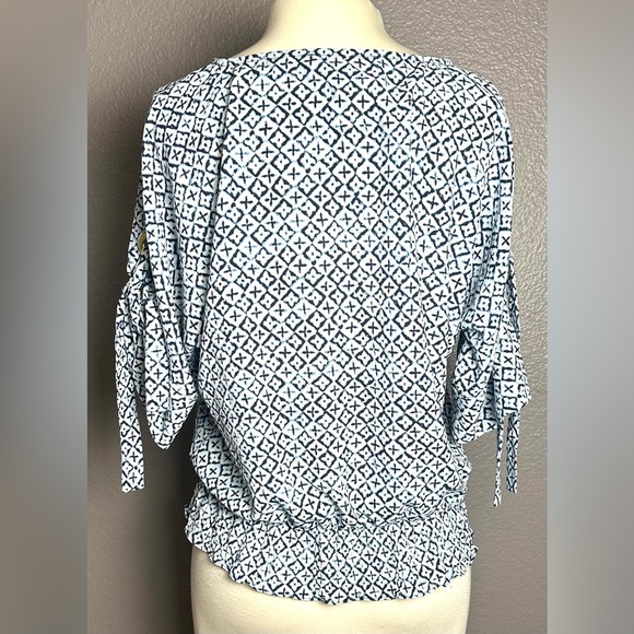 Michael Kors Women’s Top Blouse Blue & White Short Sleeve Size S Ruffle - Picture 7 of 11